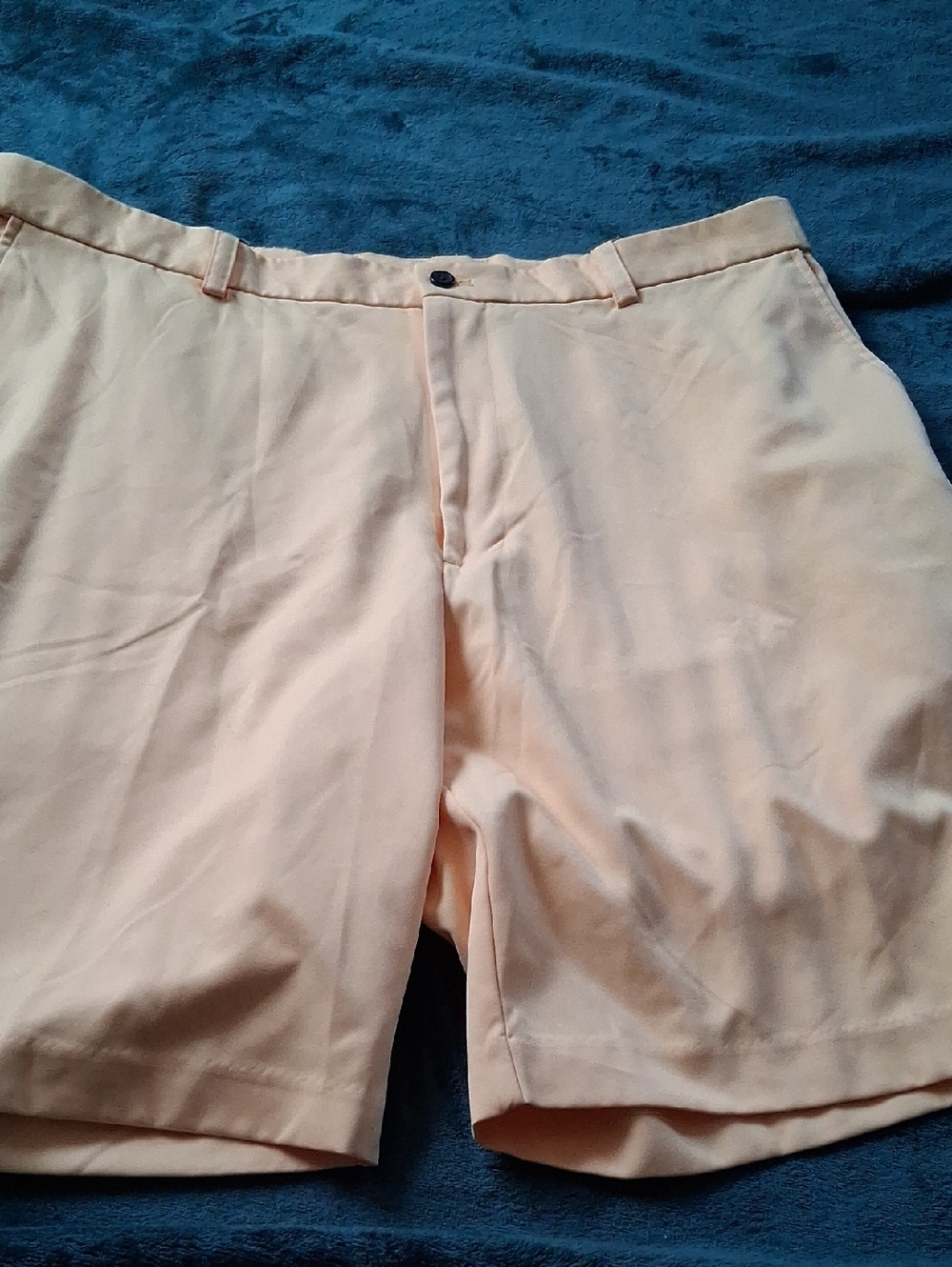 Izod Men's Light Cream Flat-Front Shorts